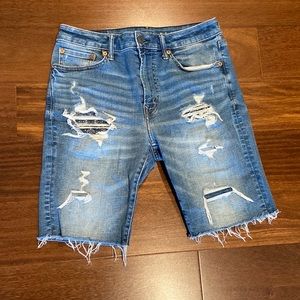 American Eagle men’s distressed shorts with patch size 30